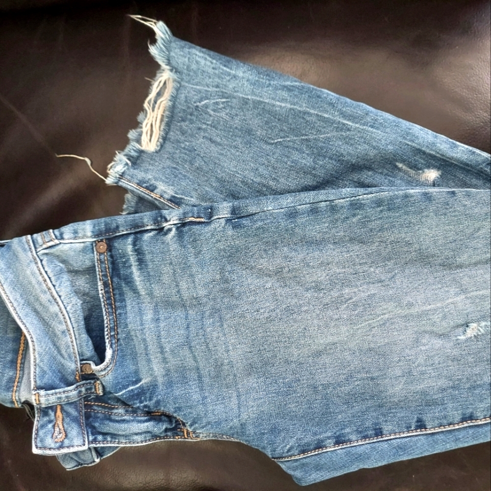 DISTRESSED jeans